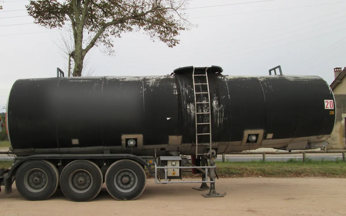 Isolierter Tankauflieger für heiße Ladungen wie Bitumen, ein typischer ADR-Tank