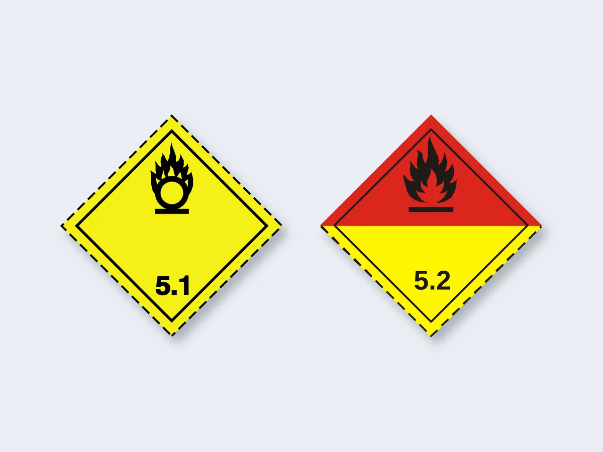 Die Gefahrzettel 5.1 für entzündend wirkende Stoffe und 5.2 für organische Peroxide